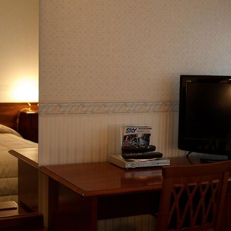 Hotel Alexander Чезена Екстериор снимка