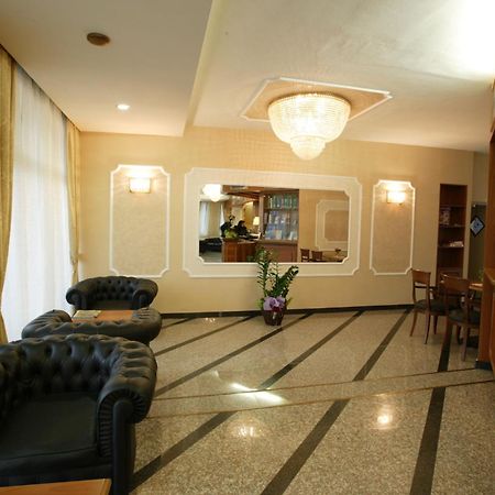 Hotel Alexander Чезена Екстериор снимка