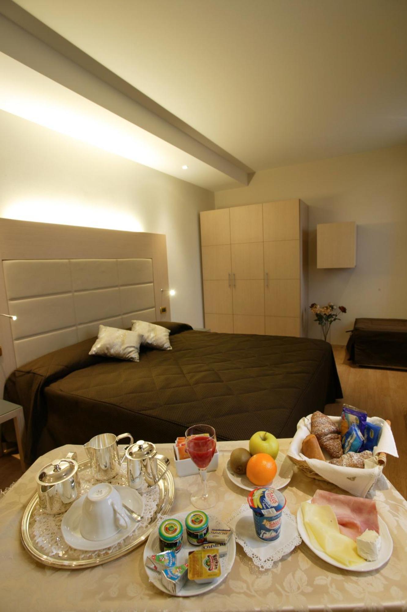 Hotel Alexander Чезена Екстериор снимка