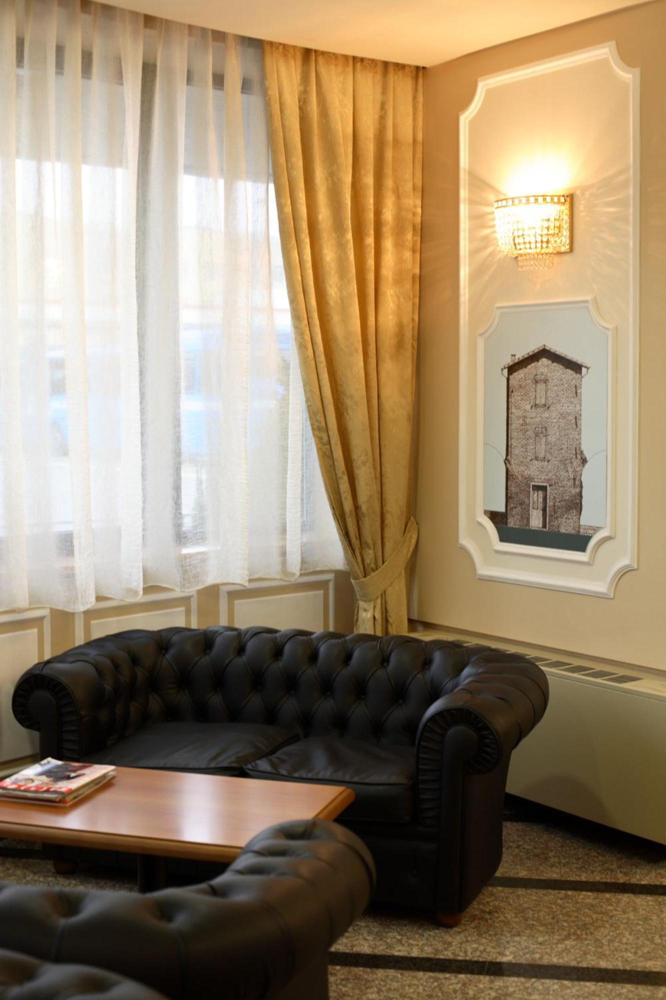 Hotel Alexander Чезена Екстериор снимка