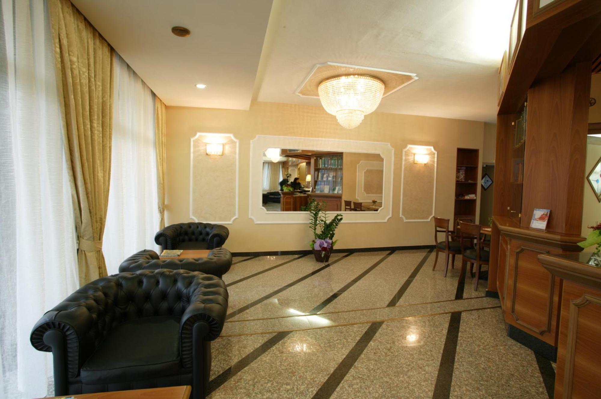Hotel Alexander Чезена Екстериор снимка