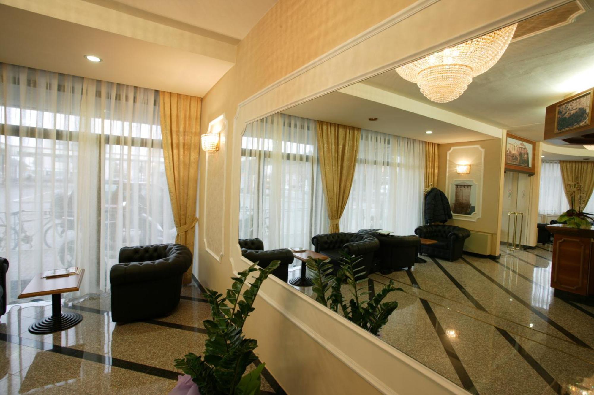 Hotel Alexander Чезена Екстериор снимка