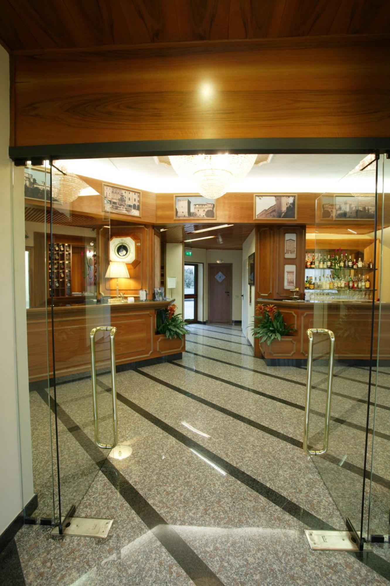 Hotel Alexander Чезена Екстериор снимка