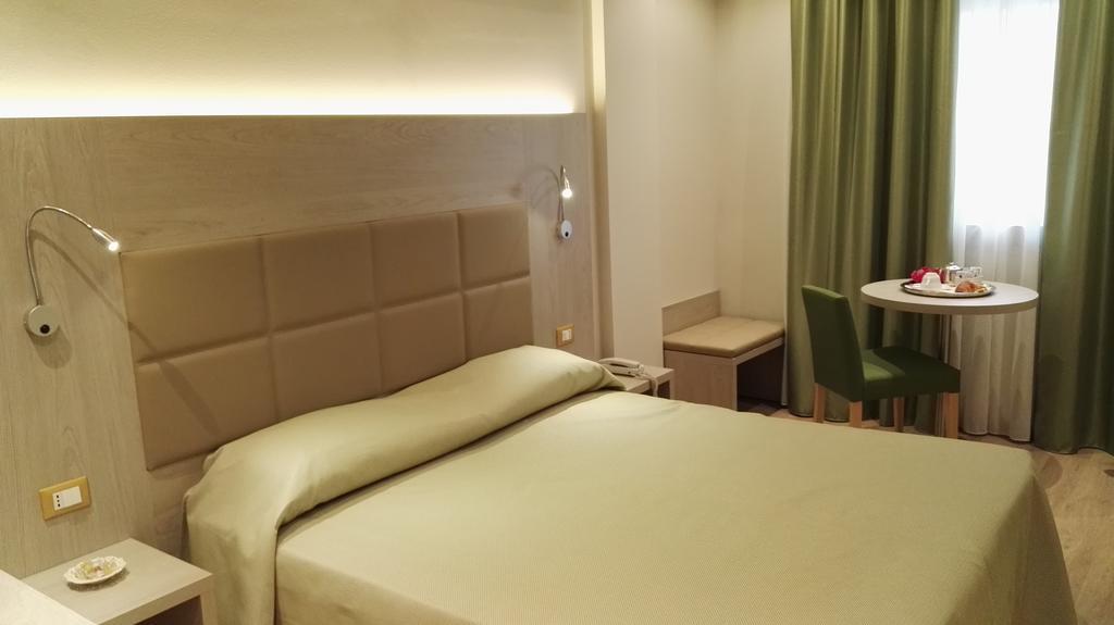 Hotel Alexander Чезена Екстериор снимка