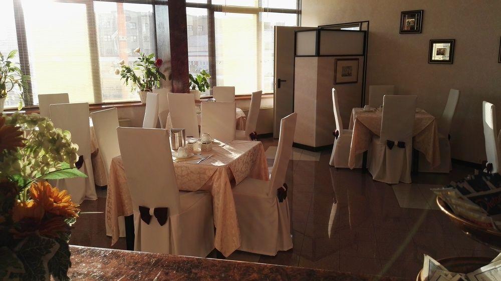Hotel Alexander Чезена Екстериор снимка