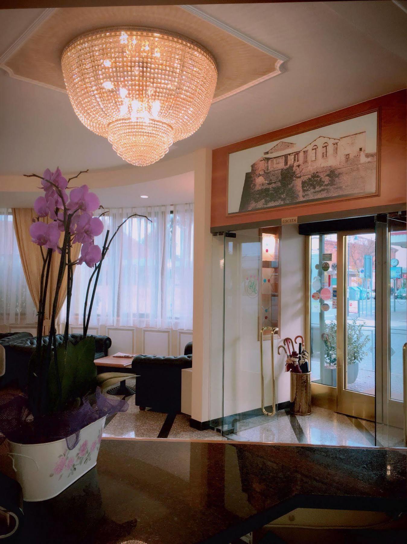 Hotel Alexander Чезена Екстериор снимка