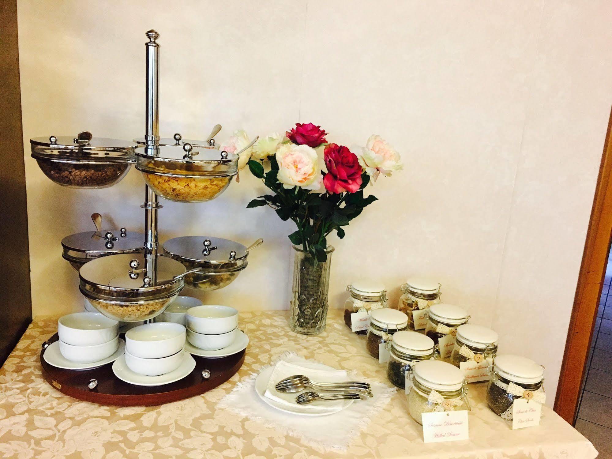 Hotel Alexander Чезена Екстериор снимка