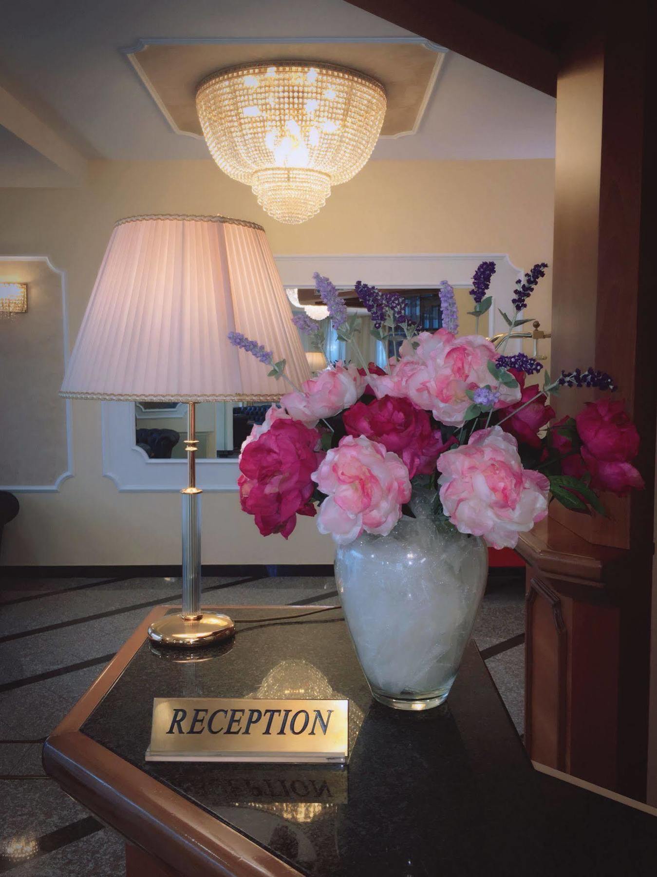 Hotel Alexander Чезена Екстериор снимка