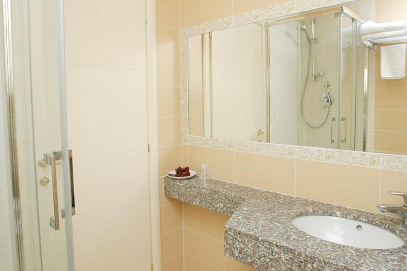 Hotel Alexander Чезена Екстериор снимка